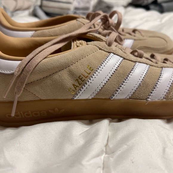 Adidas Women’s Gazelle Magic Beige Gum bottoms Size 8.5 - Picture 2 of 11